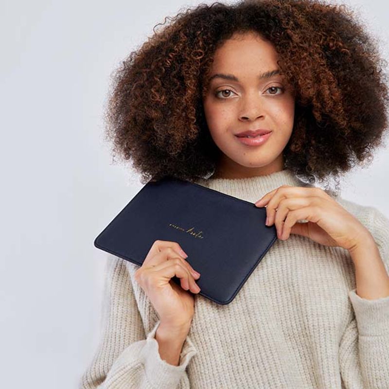 Clutch veske AMAZING AUNTIE blå Katie Loxton