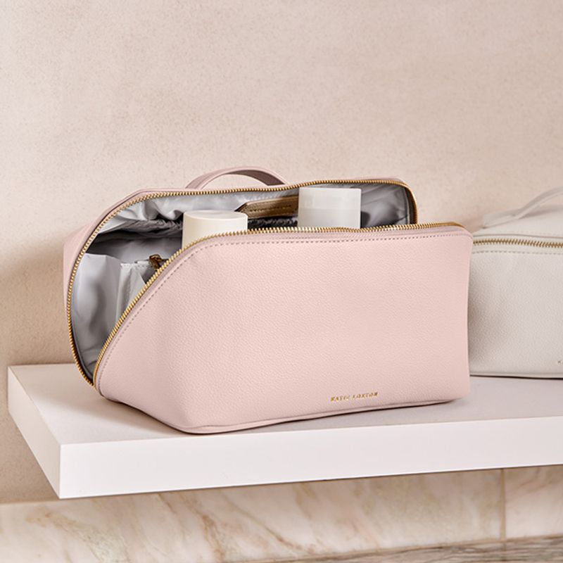 Toalettmappe m skrå glidelås rosa Katie Loxton