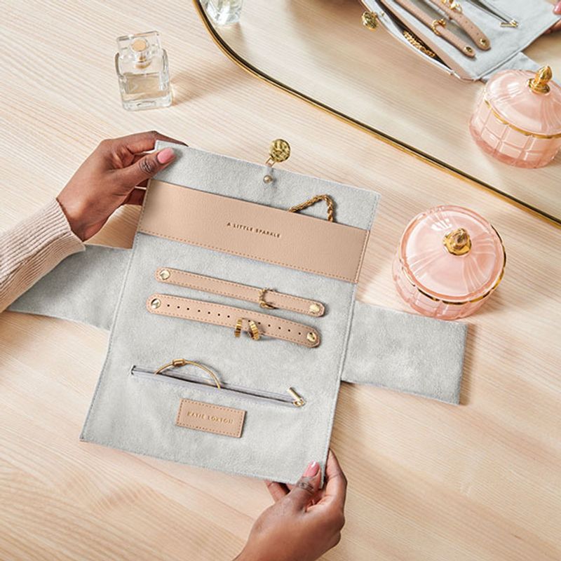 Reisesmykkeskrin A LITTLE SPARKLE beige Katie Loxton
