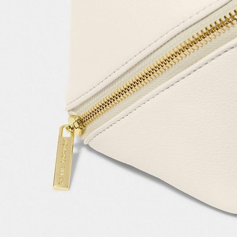 Toalettmappe m skrå glidelås offwhite Katie Loxton