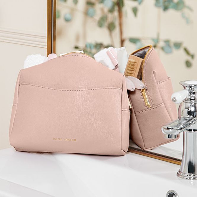 Hovedbilde Toalettmappe HAPPINESS LOOKS BEAUTIFUL ON YOU rosa Katie Loxton