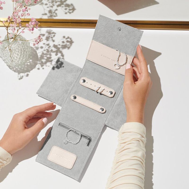 Smykkeskrin A LITTLE SPARKLE lys beige Joma Jewellery 